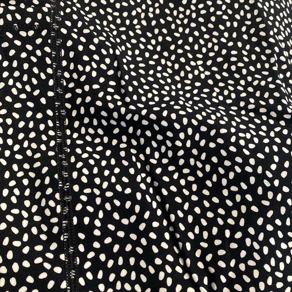 NWT Buffbunny Black and White Patterned Leggings - Picture 2 of 7